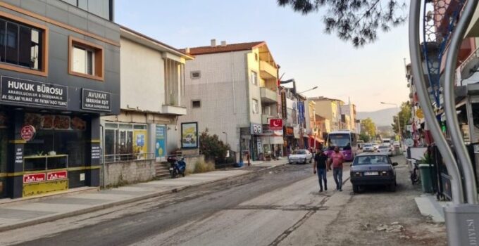 Atatürk Caddesinde üstyapı çalışmaları başlıyor.