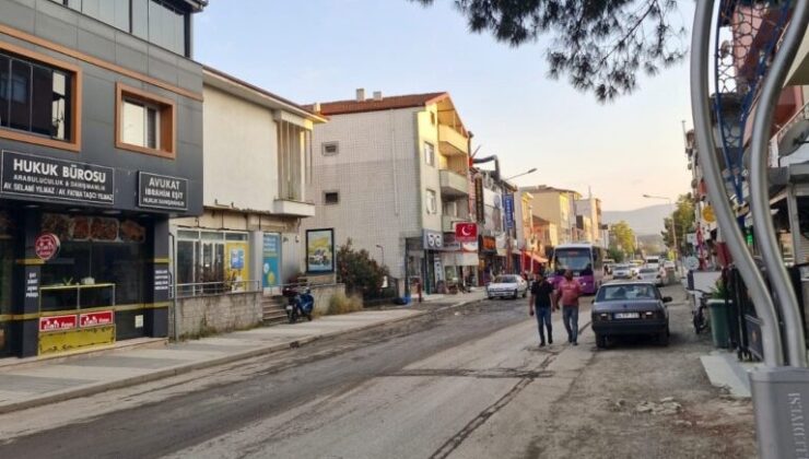 Atatürk Caddesinde üstyapı çalışmaları başlıyor.