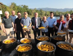 Karaçomaklar Mahallesinde Şeker Mısırı İkram programı düzenlendi