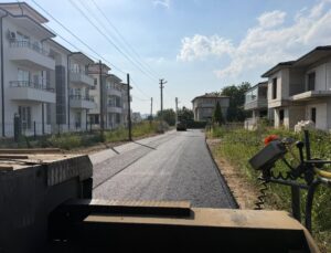 Aşağı Kirazca Mahallesinde asfalt çalışmaları sürüyor