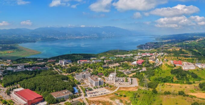 SAÜ’de Rektör Yardımcıları ve Koordinatörler Atandı
