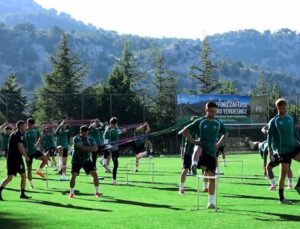Sakaryaspor,kamp çalışmaları için Davraz’da mesaiye başladı. 