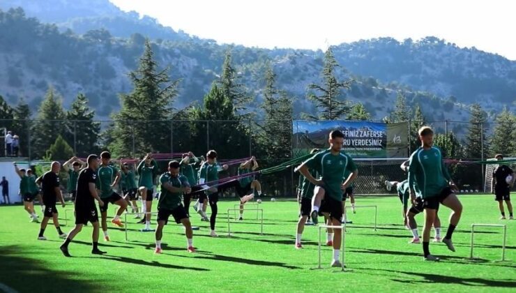 Sakaryaspor,kamp çalışmaları için Davraz’da mesaiye başladı. 