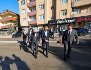 “Arifiye Atatürk Caddesi’ni baştan aşağı yeniliyoruz”