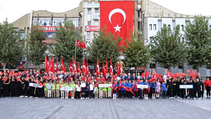 Yeni eğitim öğretim yılının heyecanı çelenk sunma ile başladı