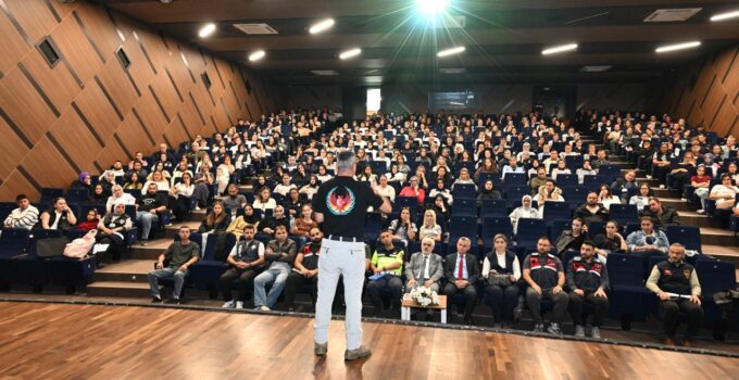 306 Okul Bahçesi Görevlisine Güvenlik Eğitimi Verildi