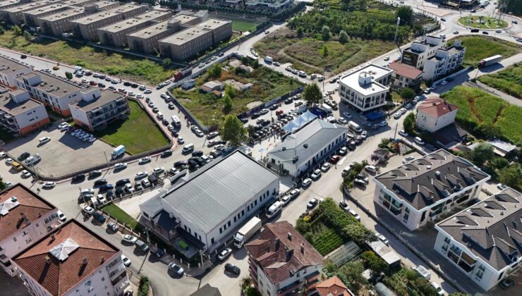 Arifiye Yüzme Havuzu ve Gençlik Merkezi’nin tanıtım töreni gerçekleşti