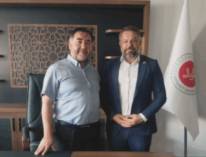 MHP Arifiye İlçe’den Müftü CÜRE’ye Umre ziyareti