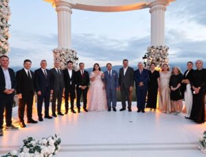 Behlül Bayrak kızını nişanladı