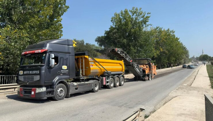 Sağlık Caddesinde asfalt yenileme çalışmaları başladı