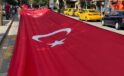 Sakarya sokaklarında dev Türk Bayrağı dalgalandı