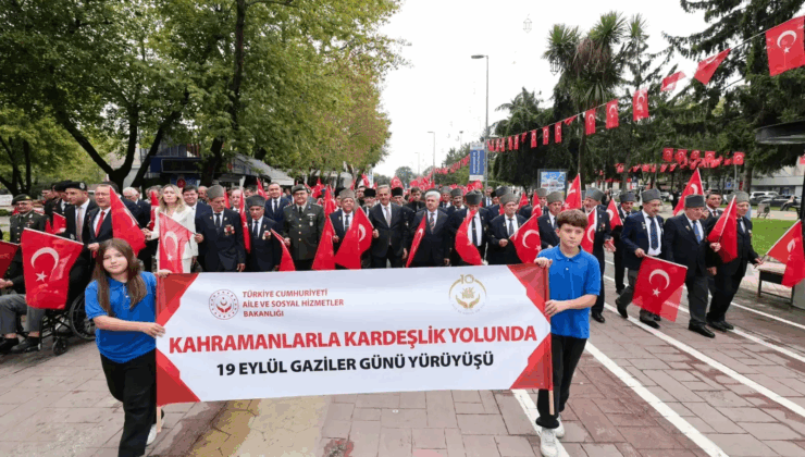  “Kahramanlarla Kardeşlik Yolunda 19 Eylül Gaziler Günü Yürüyüşü” gerçekleştirildi. 