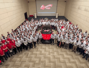 Toyota 4 milyonuncu aracını banttan indirdi
