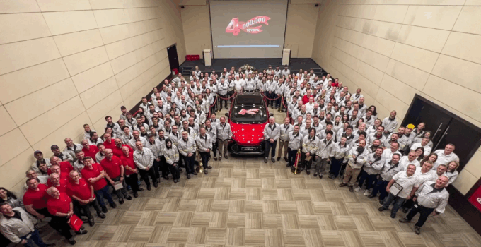 Toyota 4 milyonuncu aracını banttan indirdi