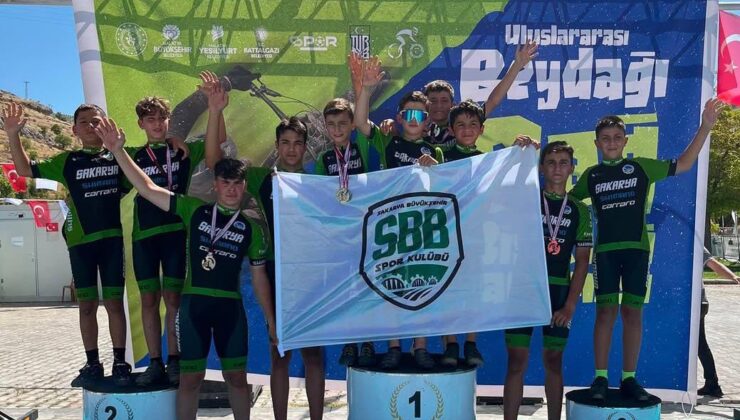 Genç pedallar 42 madalyayla sezonu taçlandırdı