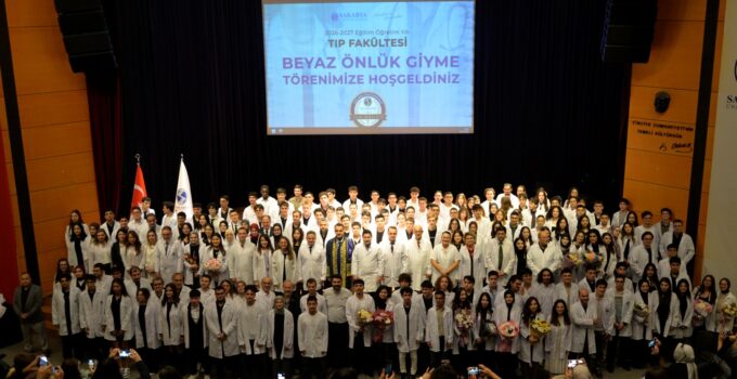 SAÜ Tıp Fakültesi Öğrencileri Beyaz Önlüklerini Giydi