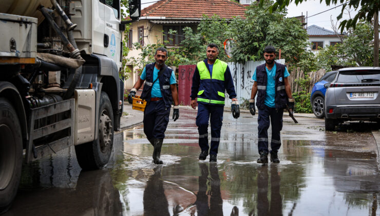 Şehri etkisi altına alan sağanak yağışın izleri siliniyor