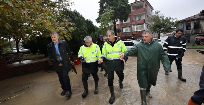 Vali Doğan ve Başkan Alemdar afet bölgelerinde: “Yağışlara karşı tüm imkanlarımızla sahadayız”