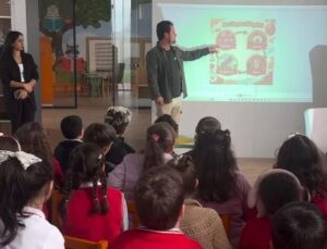 Arıcılık mesleği kütüphanede düzenlenen özel bir programla öğrencilere anlatıldı