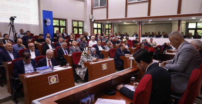 Büyükşehir Meclisi’nde tarihi karar: 153 kırmızı dolmuş taksiye dönüşüyor