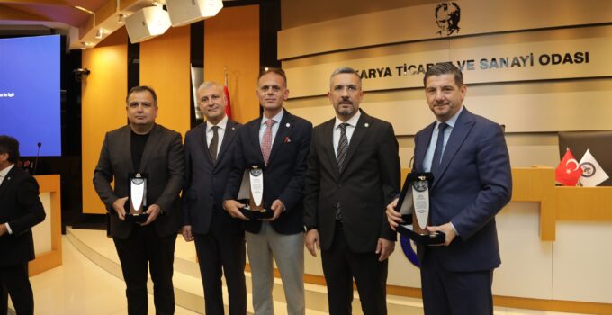 Yılın Son Meclisinde Plaketle Onurlandırıldılar