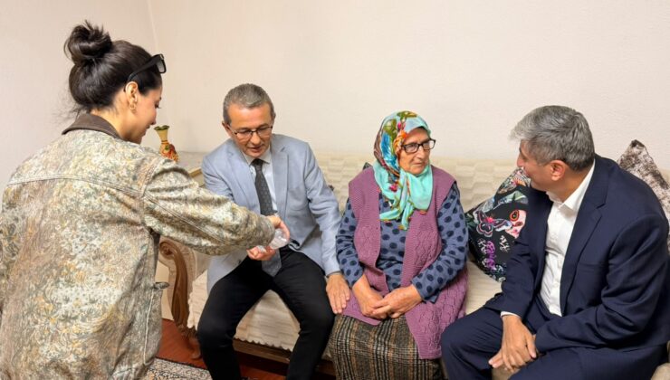 YADEM Yaşlılar Gününde eli öpülesi büyükleri unutmadı