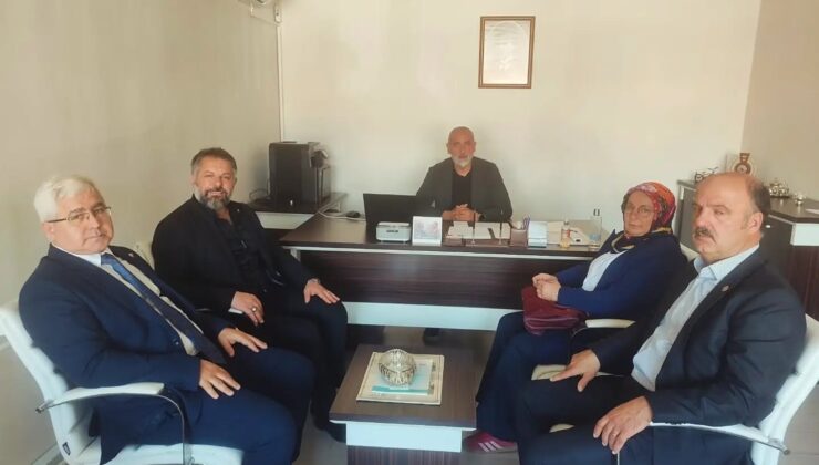 MHP Arifiye Teşkilatından Gençlik ve Spor İlçe Müdürü Musa Arslan’a Ziyaret