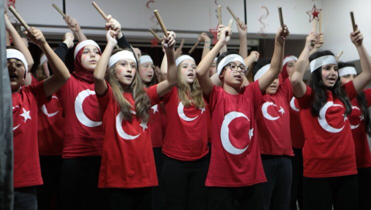Arifiye Ortaokulu’nda Cumhuriyet Bayramı Coşkusu: Öğrencilerden Unutulmaz Gösteri