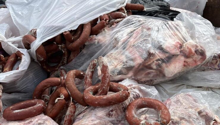 Domuz eti tesbit edilen Hacı Kemal markalı 2,6 ton sucuk imha edildi!