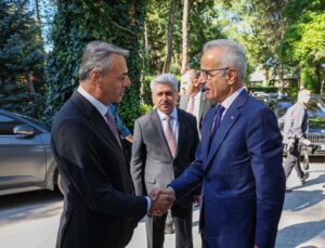 Bakan Uraloğlu 2. Havacılık Zirvesi’ne katılmak üzere Sakarya’ya geldi.