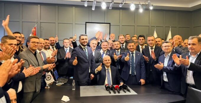 Başkan Altuğ üçüncü dönem için güven tazeledi.